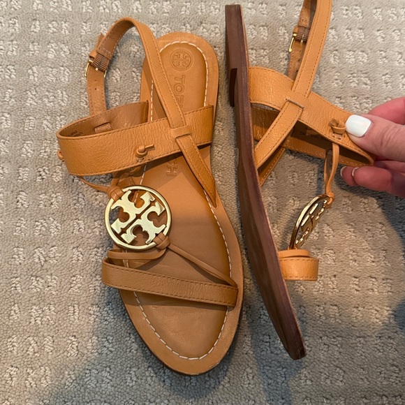 Tory Burch Camel Muller 5mm logo Sandals with Gold Emblem. Leather. 7 - Picture 3 of 5